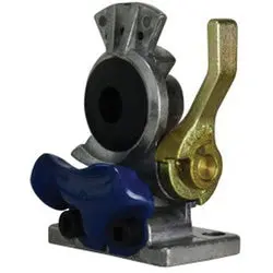 39531 - Lever-Style Aluminum Emergency Shut-Off Gladhand With Flange Mount And Rubber Seal 1