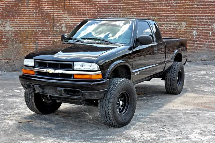 Rough Country 243.2 Six-Inch Lift Kit For 1994–2004 S-Series Trucks And Suvs 1